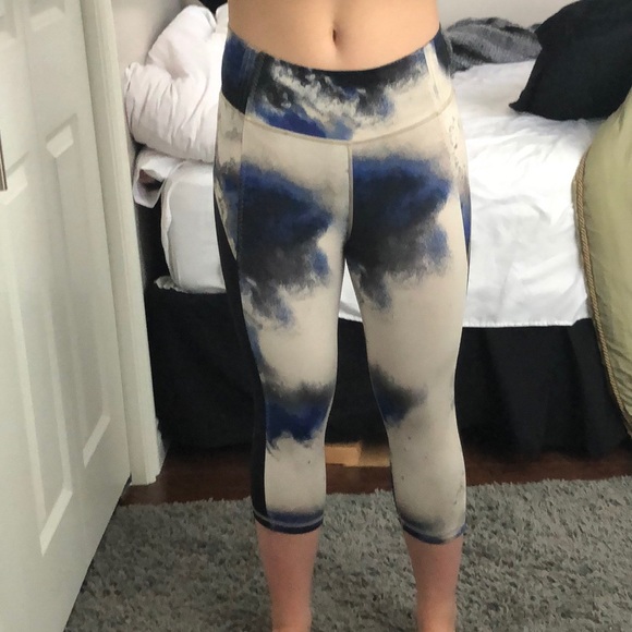 Lululemon cropped leggings - Picture 2 of 5